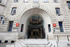 2 trường khoa học và xã hội hàng đầu: LSE với Sciences Po