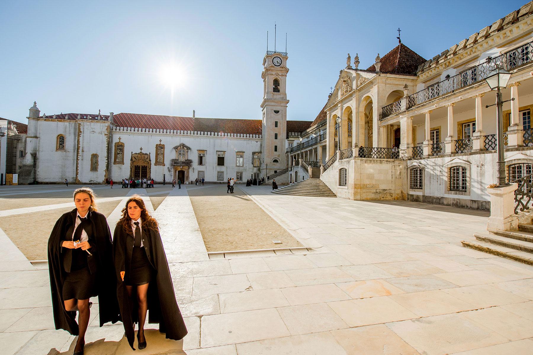 Đại học Coimbra là ngôi trường lâu đời nhất Bồ Đào Nha