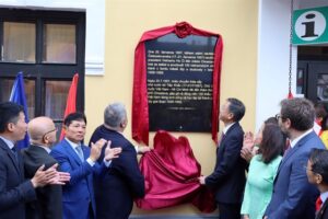 Khánh thành bia tưởng niệm tại thị trấn Séc để vinh danh chuyến thăm của Chủ tịch Hồ Chí Minh