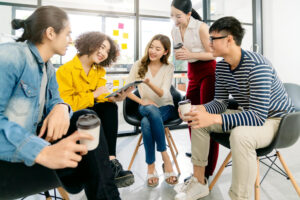 Tại sao sinh viên Việt Nam đang giúp ổn định tuyển sinh tại Mỹ, Anh, Úc, Canada?