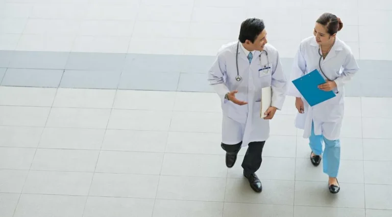bác sĩ ở Mỹ kiệt sức khi quá tải